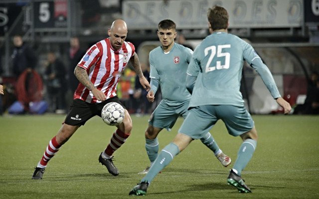 他在50米 他在50米