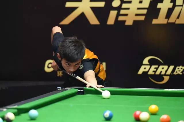 工作人员的 工作人员的