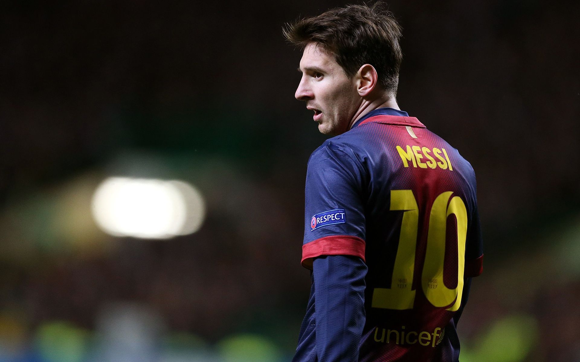 他缺乏一个 他缺乏一个